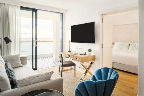 Suite con vistas al mar del hotel Fariones. Foto 6