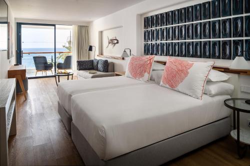 Junior Suite High Floor Sea View del hotel Fariones. Foto 2