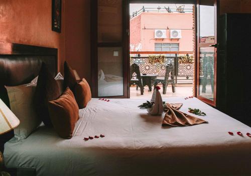 Habitación Doble Deluxe con Balcón del hotel Mabrouk. Foto 3