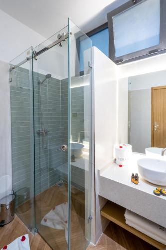 Habitación Triple con baño del hotel Mabrouk