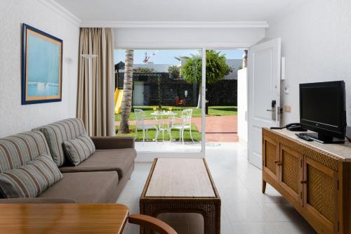 Apartamento Vista Jardin Balcón o Terraza 1 habitación 2 Camas individuales del hotel Plus Fariones. Foto 1