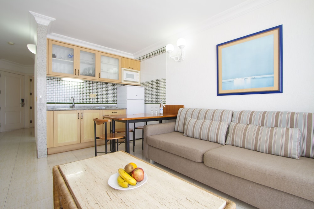 Apartamento Balcón o Terraza 1 habitación 2 Camas individuales del hotel Plus Fariones. Foto 4