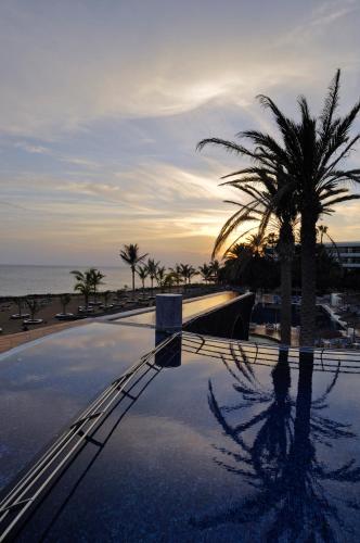 Habitación Doble Premium del hotel Vik San Antonio. Foto 4