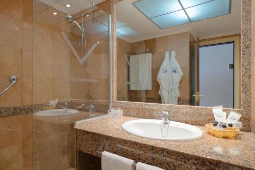 Habitación Doble Premium del hotel Vik San Antonio. Foto 6