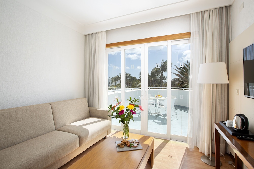 Suite junior, terraza del hotel Hipotels La Geria. Foto 4