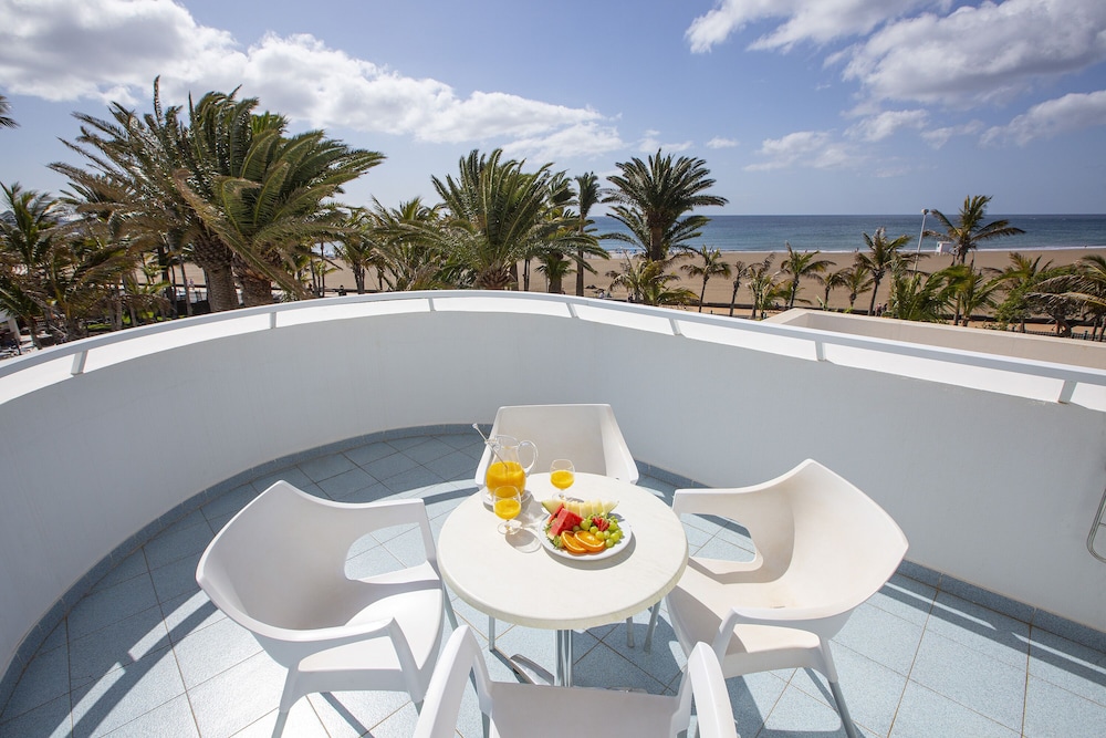 Suite junior, terraza del hotel Hipotels La Geria. Foto 13