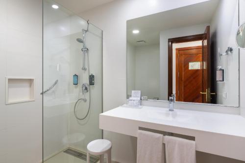 Habitación doble 3 camas individuales del hotel Hipotels La Geria. Foto 5