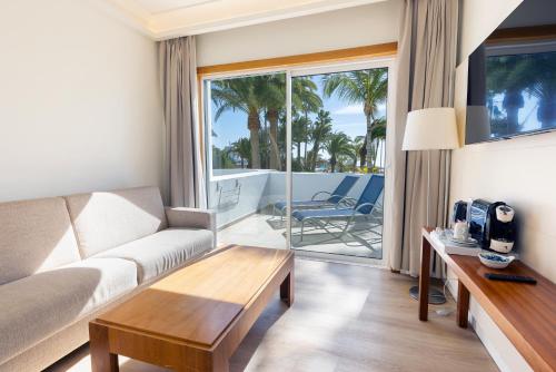 Suite Junior con vistas a la piscina del hotel Hipotels La Geria. Foto 7