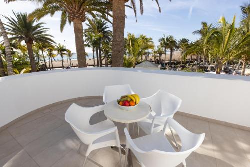 Suite Junior con vistas a la piscina del hotel Hipotels La Geria. Foto 10