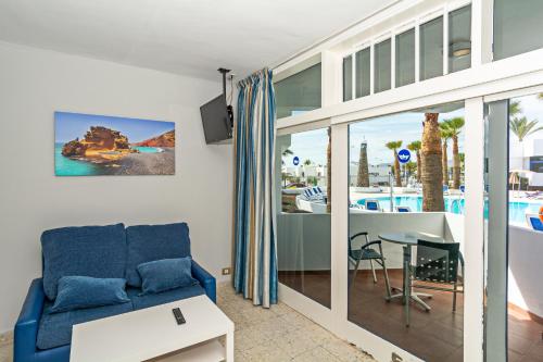 Estudio con vistas a la piscina del hotel Panorama. Foto 16