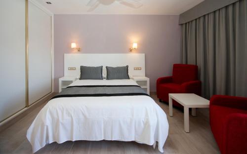 Estudio Deluxe con vistas a la piscina del hotel Panorama. Foto 5