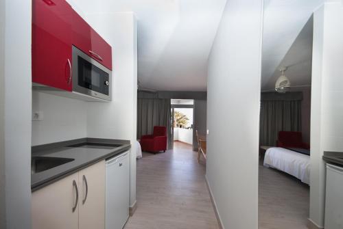 Estudio Deluxe con vistas a la piscina del hotel Panorama. Foto 14