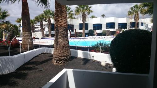 Estudio con vistas a la piscina del hotel Panorama