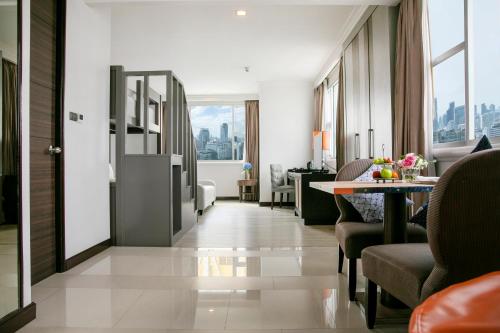 Habitación Premier - Litera familiar (Torre Norte) del hotel The Berkeley Pratunam. Foto 1