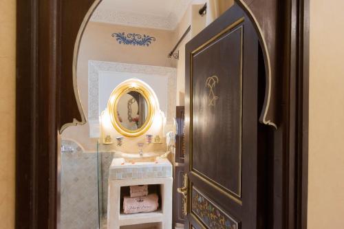 Habitación Doble Estándar del hotel Palais Des Princesses. Foto 4