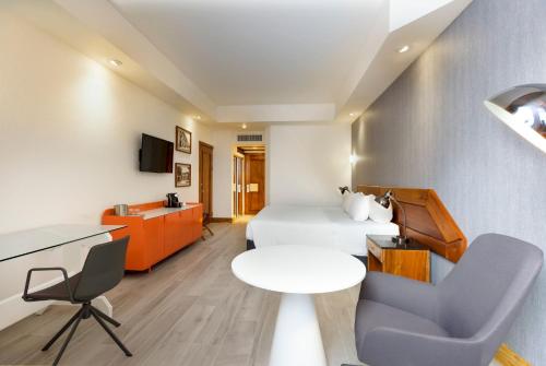 Habitación Premium con cama extragrande del hotel Radisson San Jose-costa Rica. Foto 1