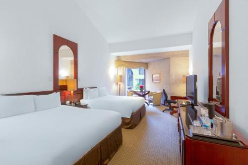 Habitación Doble Estándar con 2 camas grandes del hotel Radisson San Jose-costa Rica. Foto 2