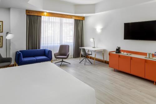 Suite Estudio con cama extragrande del hotel Radisson San Jose-costa Rica. Foto 4
