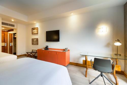 Habitación Premium con cama extragrande del hotel Radisson San Jose-costa Rica. Foto 3