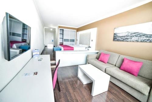 Habitación Triple Superior del hotel Beatriz Playa and Spa. Foto 1