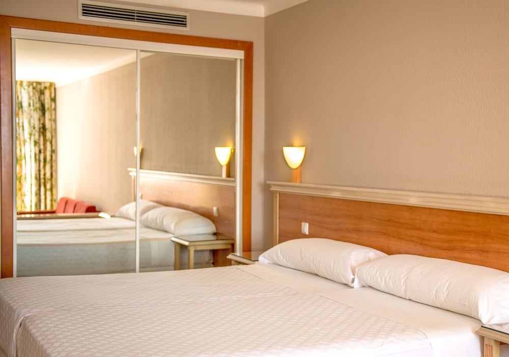 Habitación con 1 cama doble o 2 individuales, 2 camas individuales, vistas al mar del hotel Beatriz Playa and Spa. Foto 4