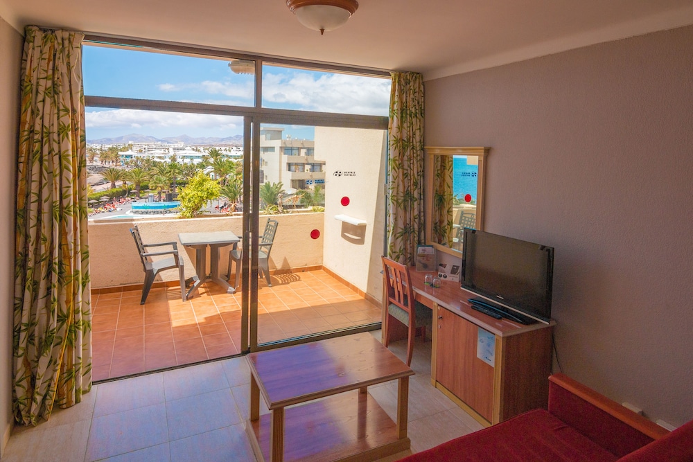 Habitación con 1 cama doble o 2 individuales, 2 camas individuales, vistas al mar del hotel Beatriz Playa and Spa. Foto 7