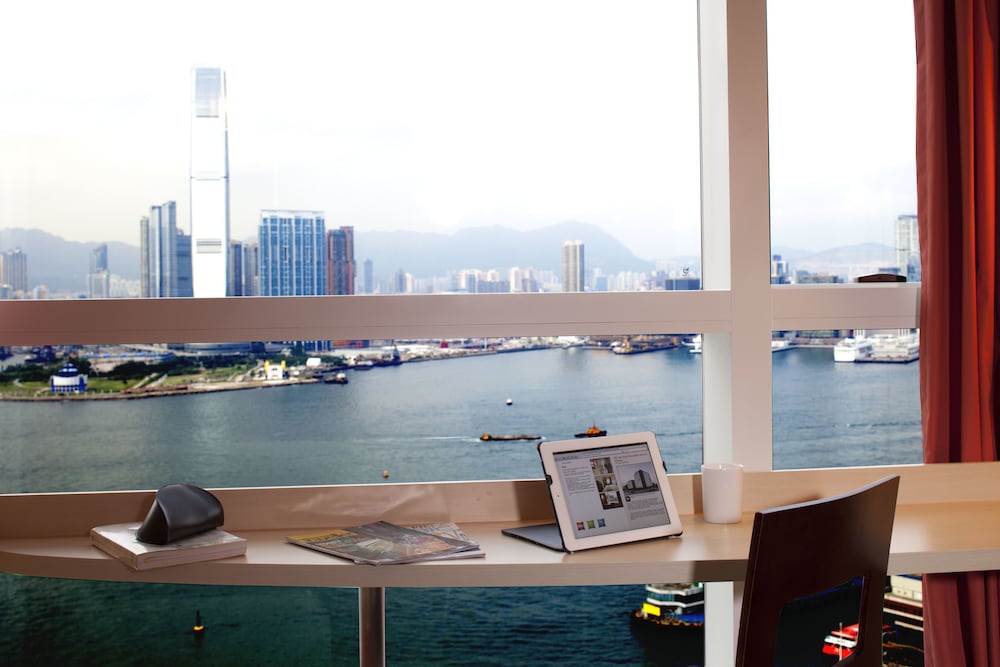 Habitación Superior con 1 cama queen size y vistas al puerto del hotel Ibis Hong Kong Central and Sheung Wan. Foto 4