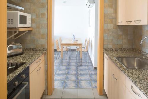 Apartamento Vista Jardín Balcón o Terraza Interior Con Cocina 1 habitación 2 Camas individuales del hotel Nautilus Lanzarote. Foto 7