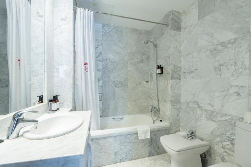 Habitación Individual del hotel Barceló León Conde Luna. Foto 2