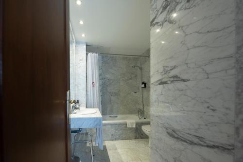 Habitación Individual del hotel Barceló León Conde Luna. Foto 4