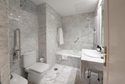 Habitación cuádruple del hotel Barceló León Conde Luna. Foto 3
