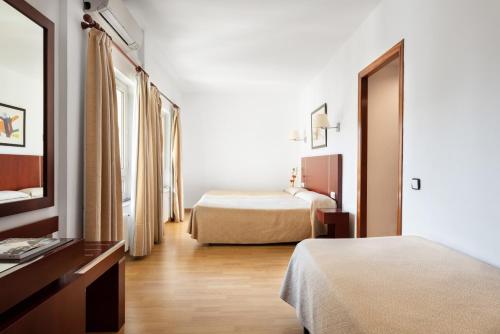 Habitación Doble con cama supletoria del hotel Crisol Riosol. Foto 1