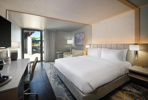 Premium King Room with Poolside Terrace del hotel Indigo Long Insland East End. Foto 3