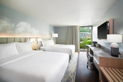 Premium Queen Room with Poolside Terrace del hotel Indigo Long Insland East End. Foto 1