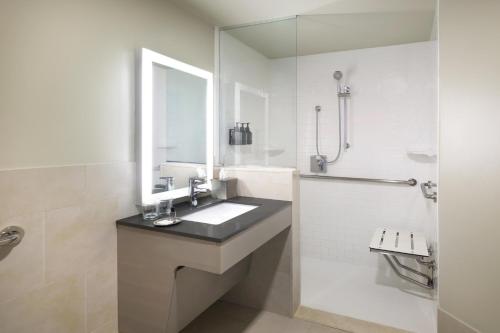 Premium Queen Room with Terrace - Communications Accessible del hotel Indigo Long Insland East End. Foto 3