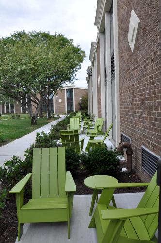 Habitación con cama extragrande y ducha a ras de suelo - Adaptada para personas con movilidad reducida del hotel Indigo Long Insland East End
