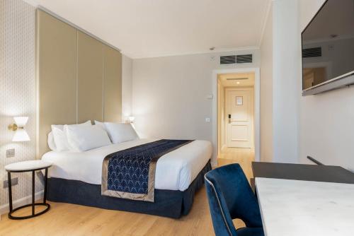 Habitación Doble con sofá cama del hotel Eurostars Gran Lugo. Foto 9