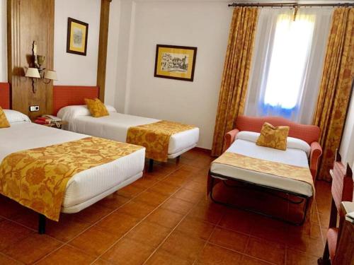 Habitación Doble con cama supletoria - 2 camas del hotel El Bedel. Foto 1