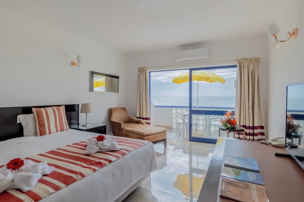 Estudio Deluxe del hotel Grand Muthu Oura View Beach Club. Foto 1