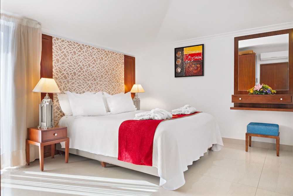 Grand Suite de dos dormitorios del hotel Grand Muthu Oura View Beach Club. Foto 2