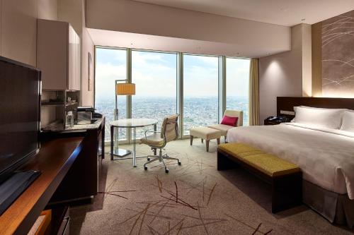 Habitación doble Lujo 1 Cama king del hotel Osaka Marriott Miyako. Foto 4