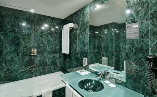 Habitación Doble con cama supletoria del hotel Sercotel AB Arganda. Foto 4