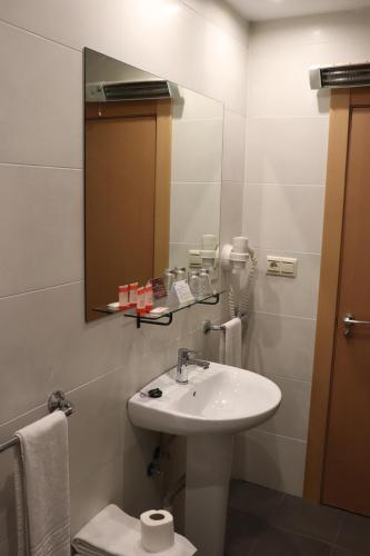 Habitación Doble - 1 o 2 camas del hotel Acosta Ciudad De La Musica. Foto 9