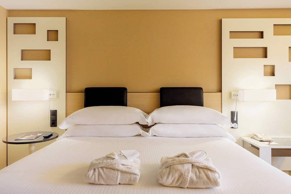 Habitación Premium, 1 cama de matrimonio grande del hotel Madrid Marriott Auditorium and Conference Center. Foto 1