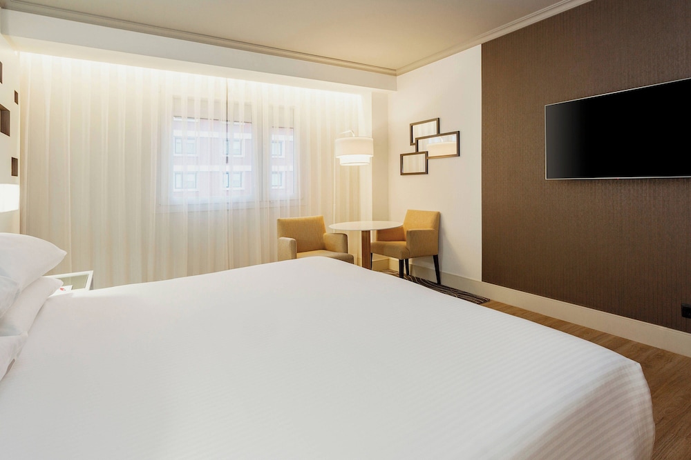 Habitación Premium, 1 cama de matrimonio grande del hotel Madrid Marriott Auditorium and Conference Center. Foto 2