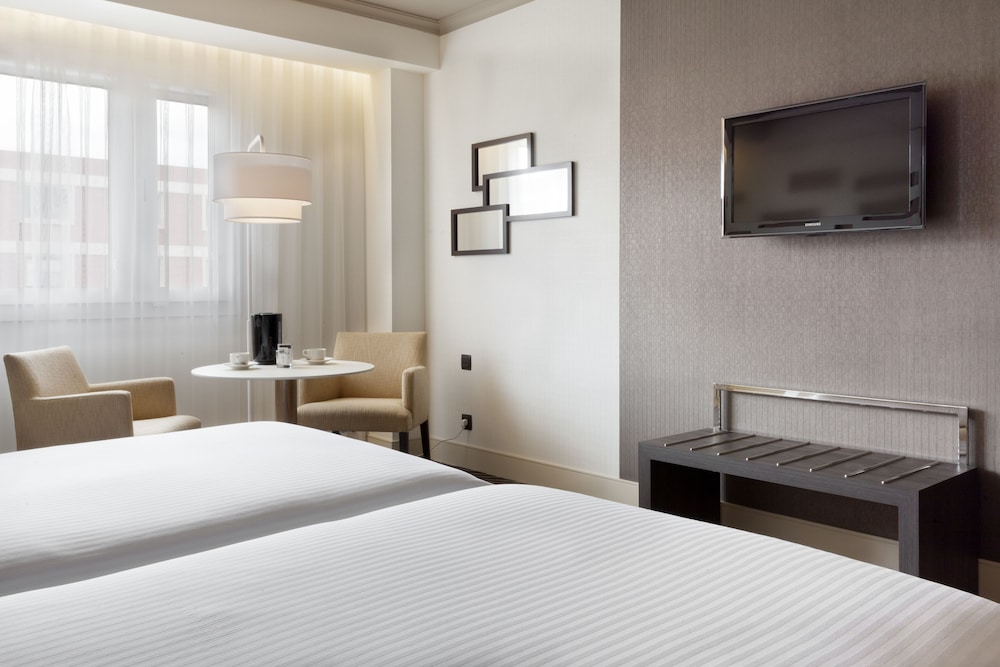 Habitación, 2 camas individuales del hotel Madrid Marriott Auditorium and Conference Center. Foto 2