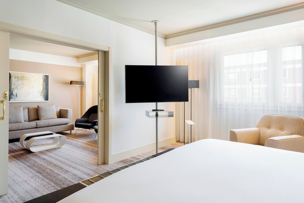 Suite ejecutiva, 1 habitación del hotel Madrid Marriott Auditorium and Conference Center. Foto 5