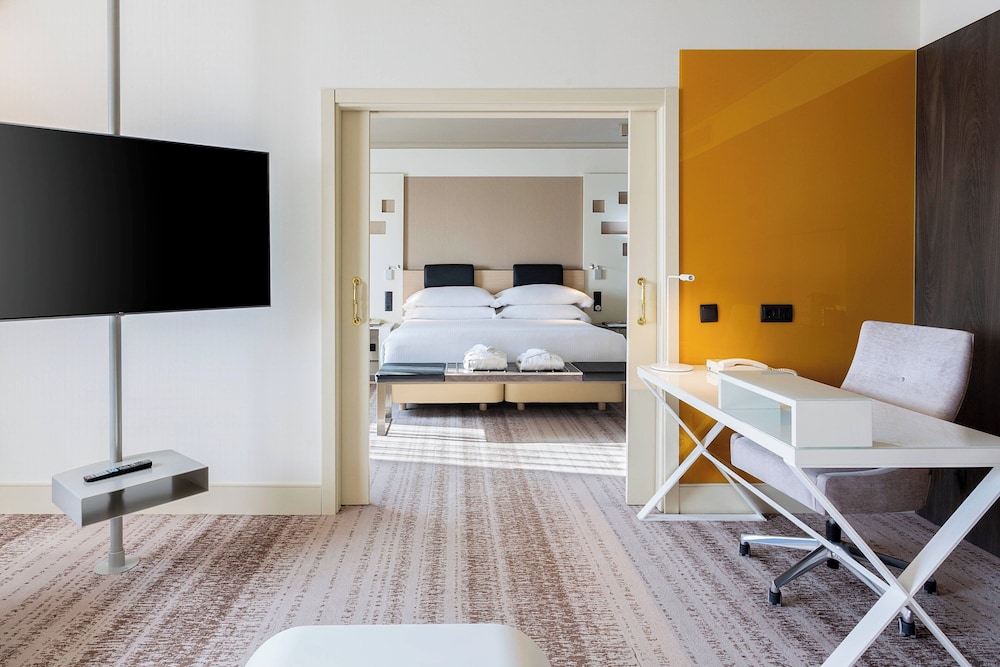 Suite ejecutiva, 1 habitación del hotel Madrid Marriott Auditorium and Conference Center. Foto 6