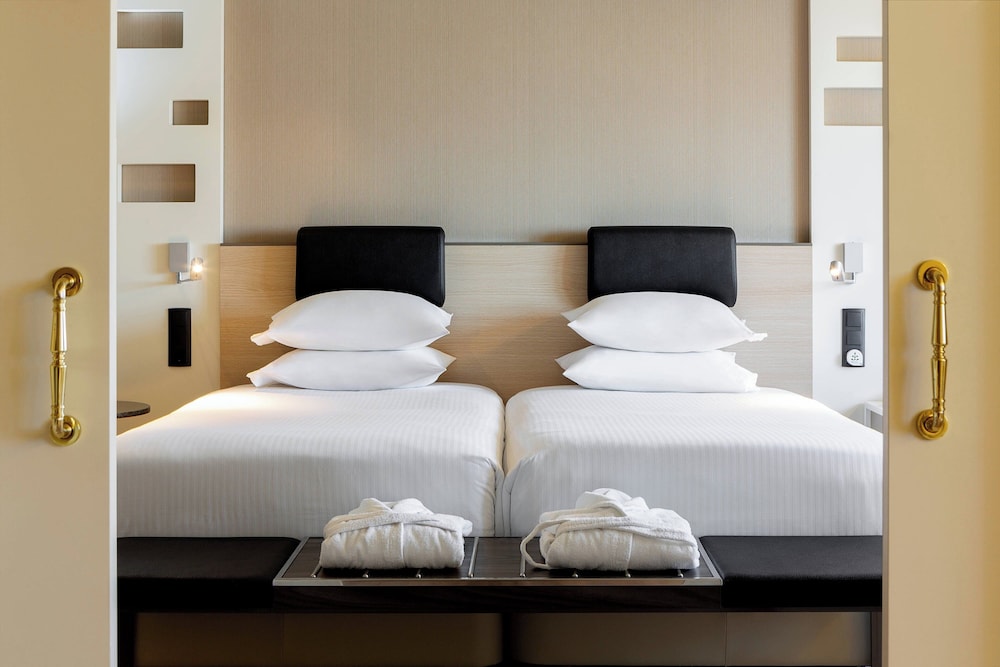 Suite 1 habitación Business 2 Camas individuales del hotel Madrid Marriott Auditorium and Conference Center. Foto 1