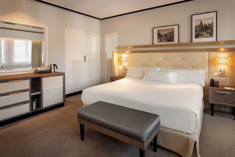 Supreme Room Vista ciudad del hotel Melia Castilla. Foto 4